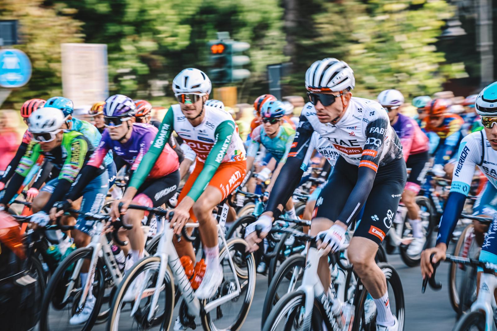 Giro dell’Emilia 2025: foto della partenza da Mirandola