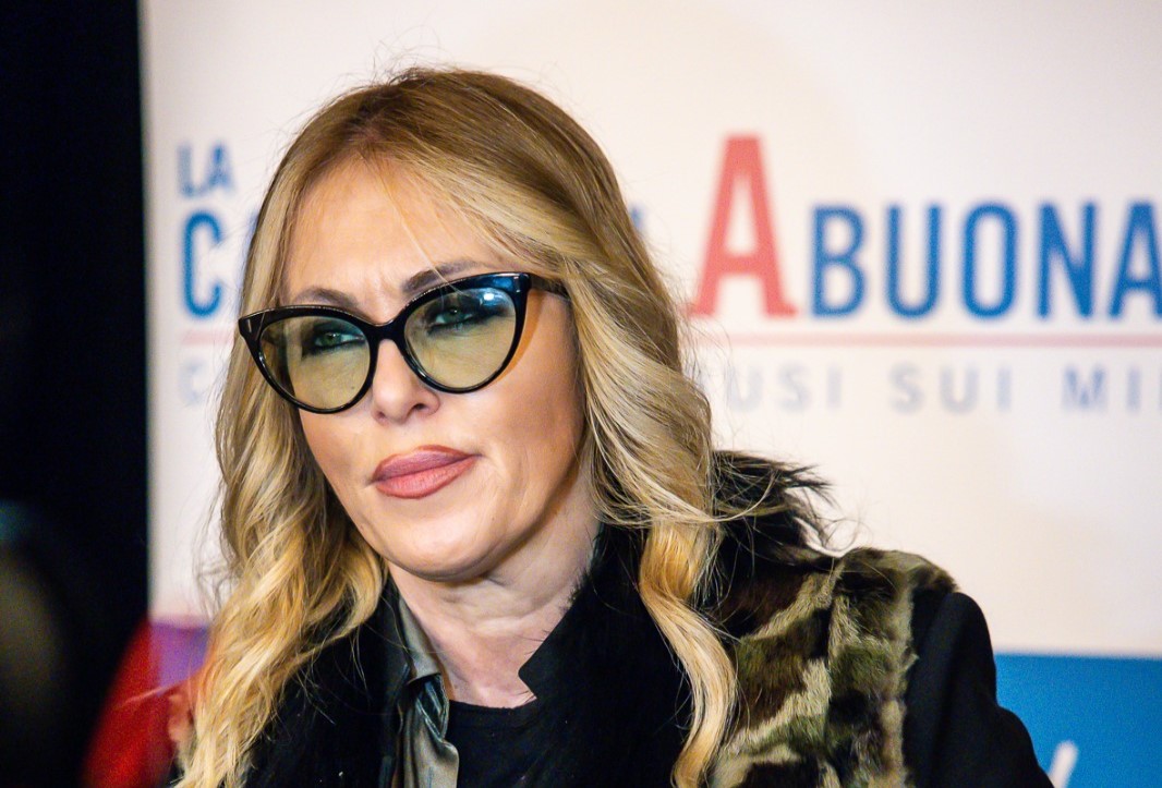 Roma, “Cena con Delitto” solidale con la criminologa Roberta Bruzzone