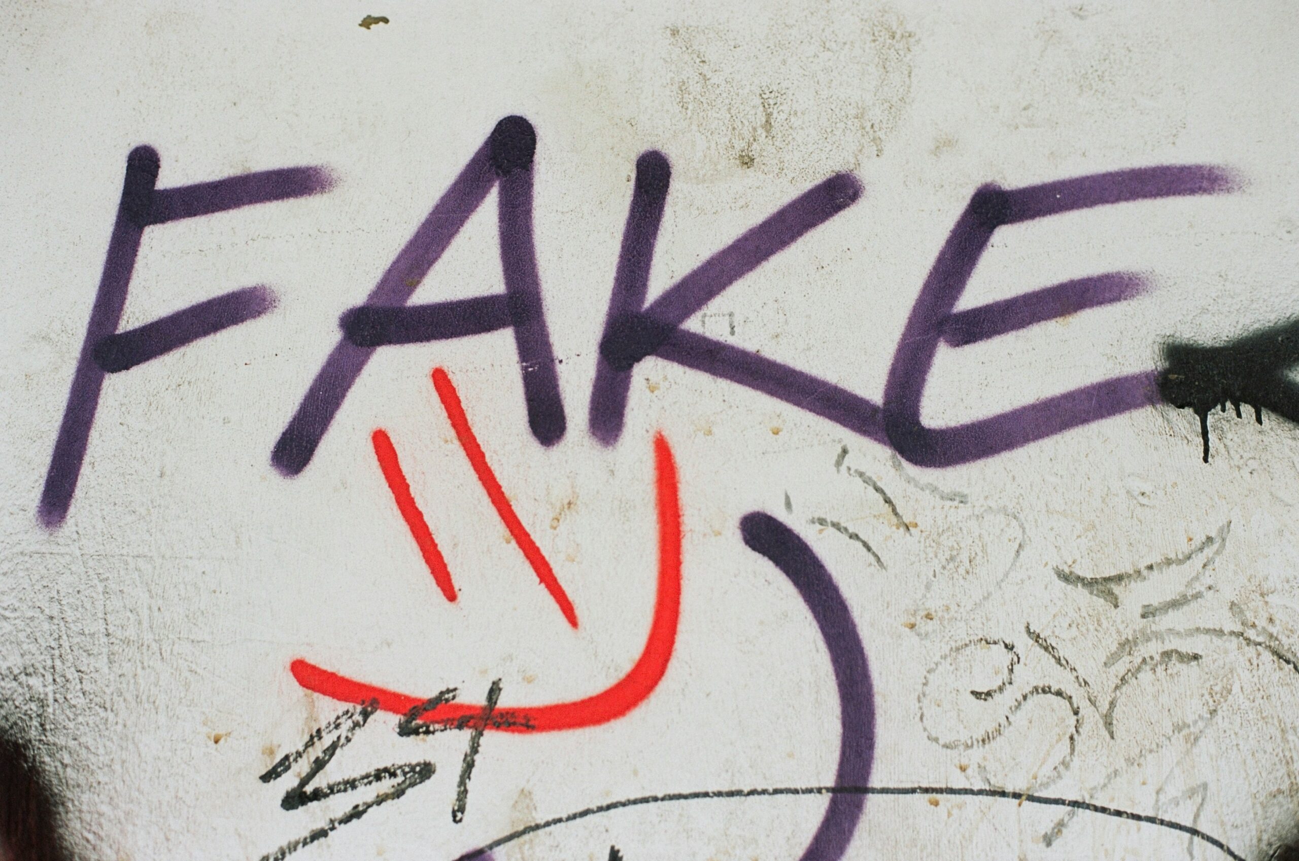 Recensioni false o diffamatorie: come rimuoverle e tutelare la reputazione online della tua azienda